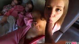 أذهب إليها لوضع قضيبه في فمها