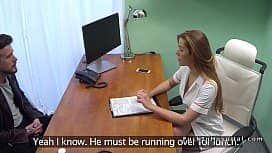 يصل إلى الطبيب الذي يمارس الجنس مع نفسه في كثير من الأحيان