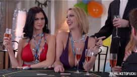 الله الذي يشرب الشمبانيا ثم يمارس الجنس