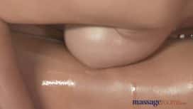 هي بحاجة لتظهر له كيف يمارس الجنس