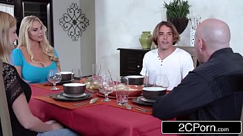 الجنس المرأة كبيرة وناضجة ما فوت بعد العشاء