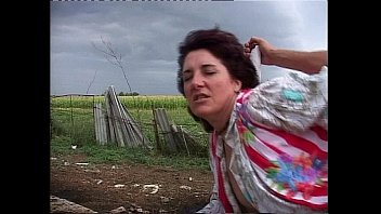 ميلفا القديمة الملاعين بشدة في السماء المفتوحة كما تحب