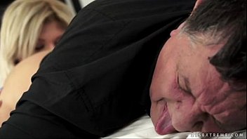 لعق سانتا في الحمار من فاتنة