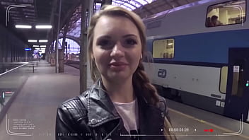 نيك اختو الصغيره وهيه ناءمه عملت حالها تعبت عشان اينكها