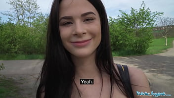 بنات صغيرات اقل من 18 سنه