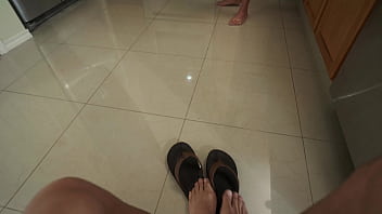 الشقراء ذات الصدور الصغيرة تختبر مباراة جنسية لأول مرة