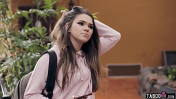 يدخل زبه في كسه وتضن انه زوجها سلطانة الرمال