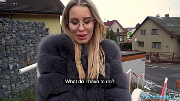 إن كس هذه الفتاة اللذيذ يجعلني متحمسًا جدًا ومنفتحًا على العديد من المغامرات